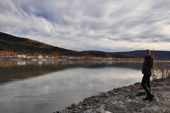 O rio Yukon, ao lado de Dawson City, no noroeste do Canadá
